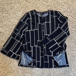 Alfani top, size 12, good condition, pet and smoke free home.